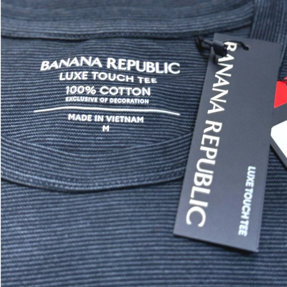Banana Republic Luxe Touch Tee Mens Medium Black Micro Stripe Cotton T-Shirt NEW